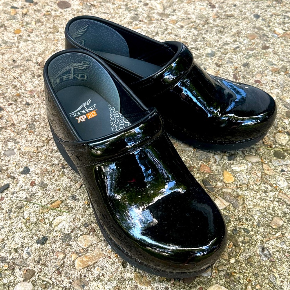 Dansko XP 2.0 Black Patent Leather Clog